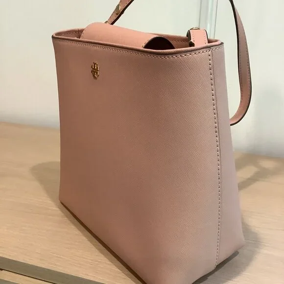 Gorgeous Tory Burch Emerson Bucket Crossbody Bag in Pink